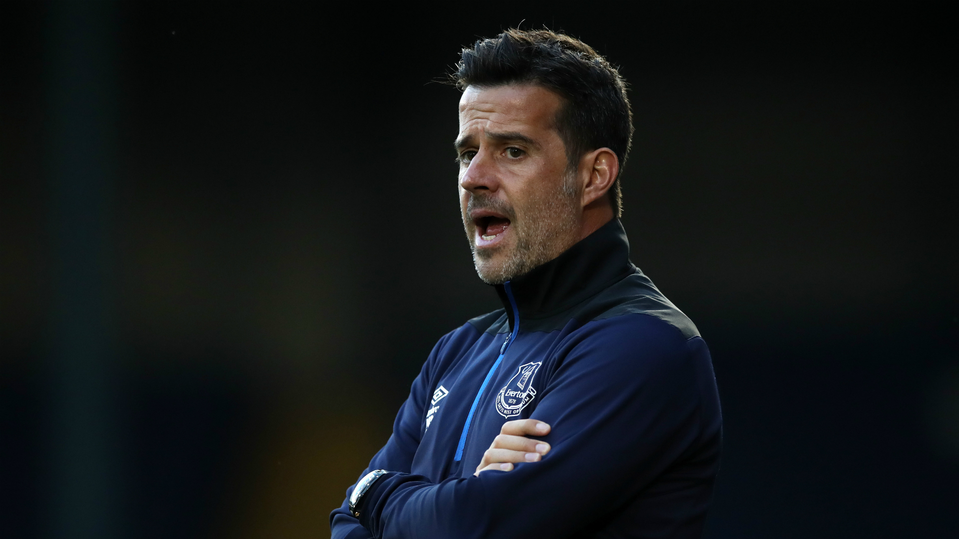 依靠角球机 依靠角球机